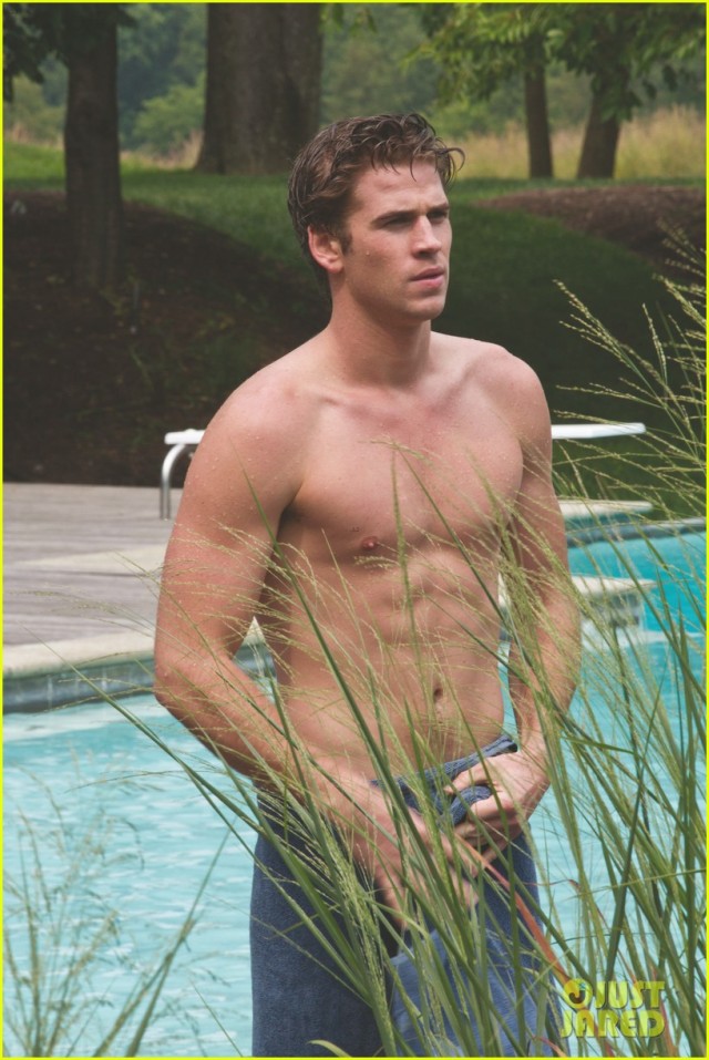 liam-hemsworth-shirtless-in-a-towel-for-paranoia-01